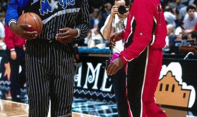 开云体育下载-公牛队九十年代出场服将推出复刻版|芝加哥公牛队|迈克尔·乔丹|nba_新浪新闻